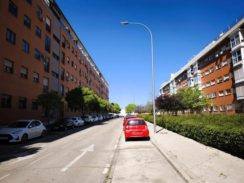 Vista exterior de Pis en venda en Madrid amb Calefacció