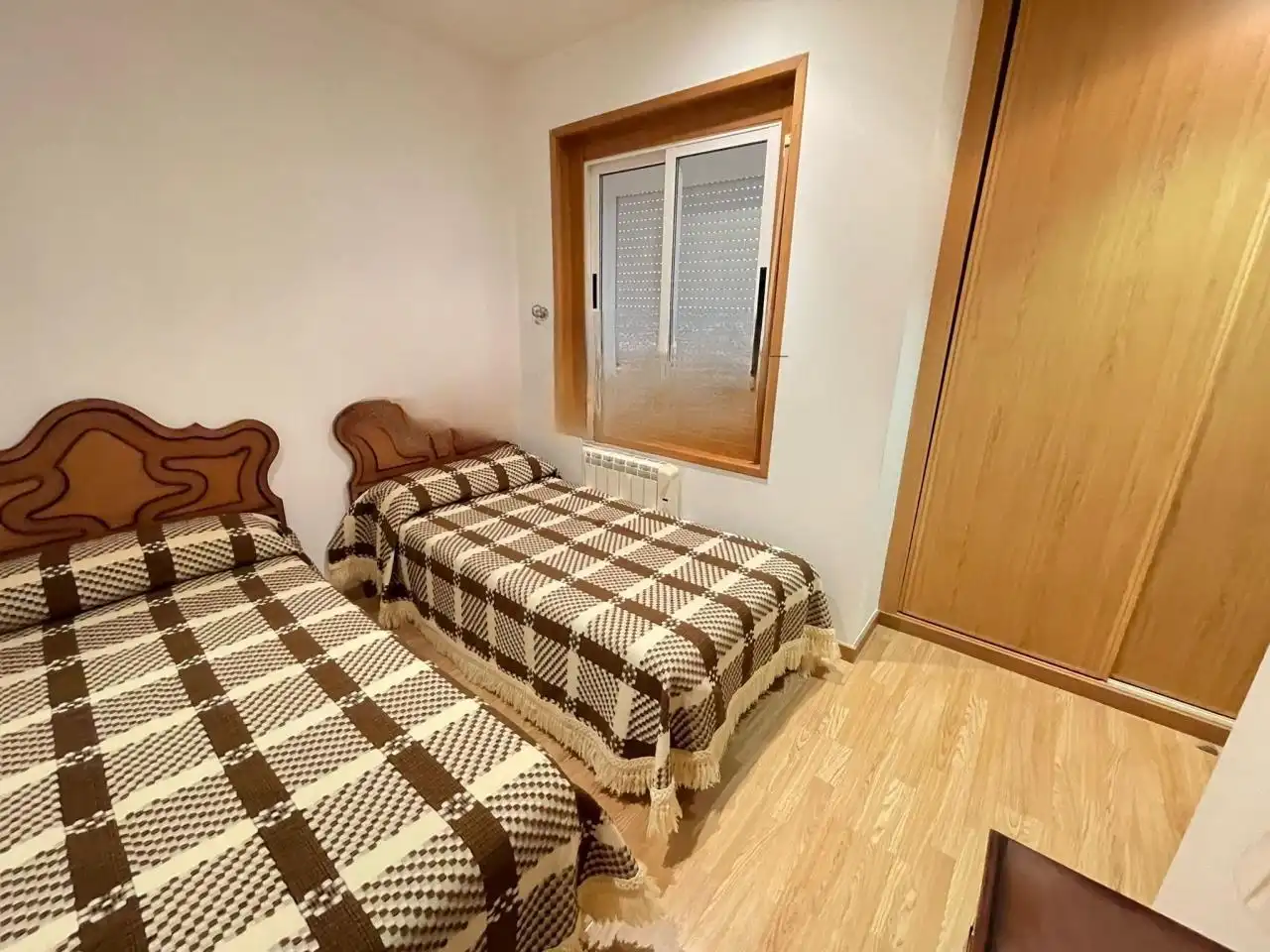 Habitación de Piso en venta en Ourense Capital  con Calefacción, Terraza y Amueblado