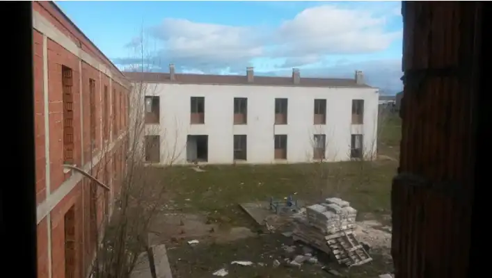 Vista exterior de Edificio en venta en Calzada del Coto