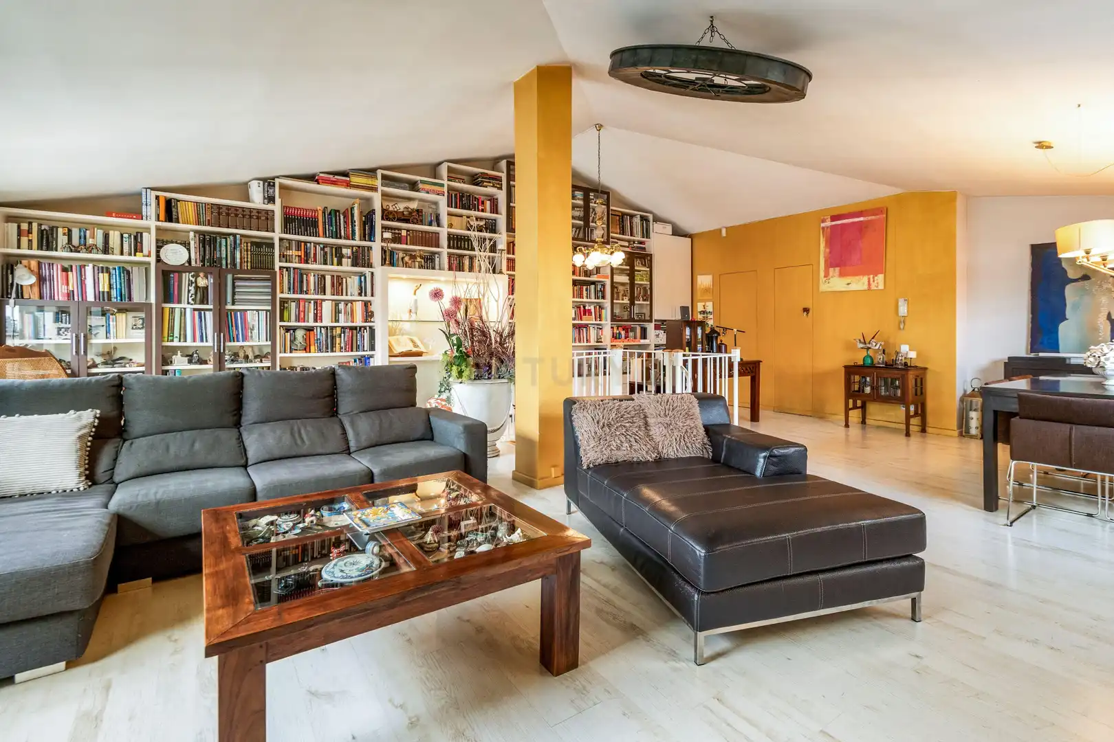 Sala d'estar de Apartament en venda en Sant Joan Despí amb Aire condicionat i Piscina comunitària