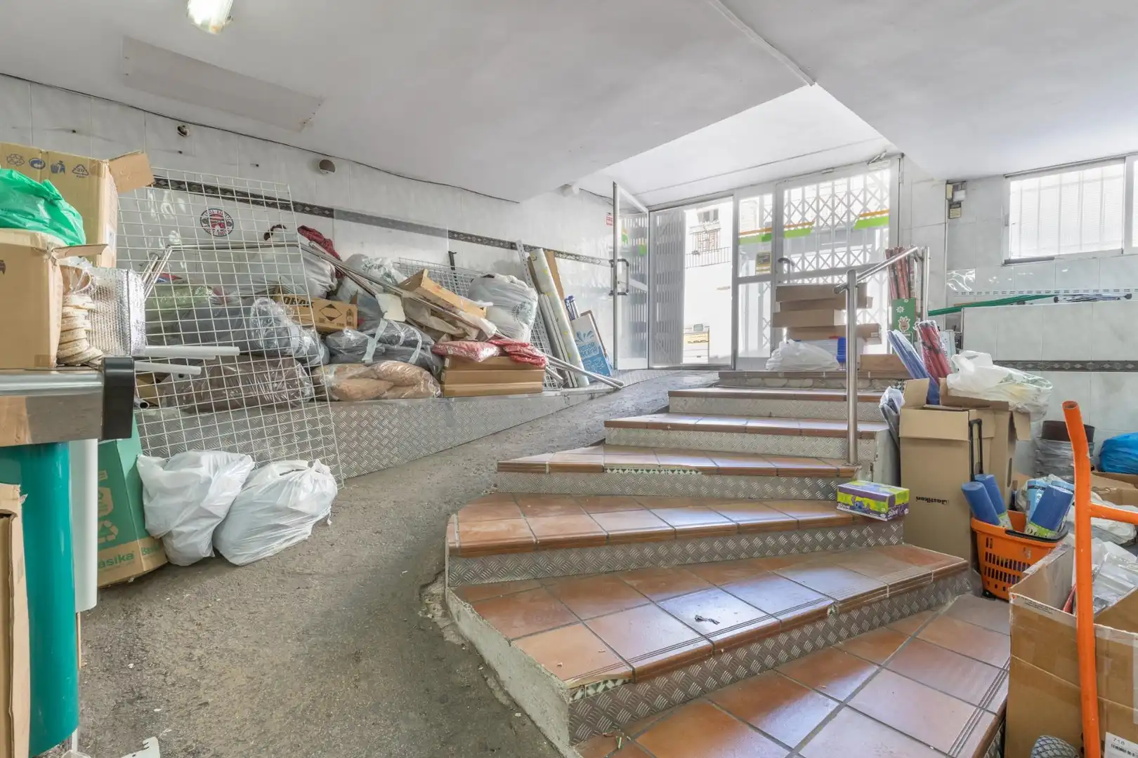 Gewerbefläche zum Verkauf in Calle Calle Ganivet 48, imagen 2