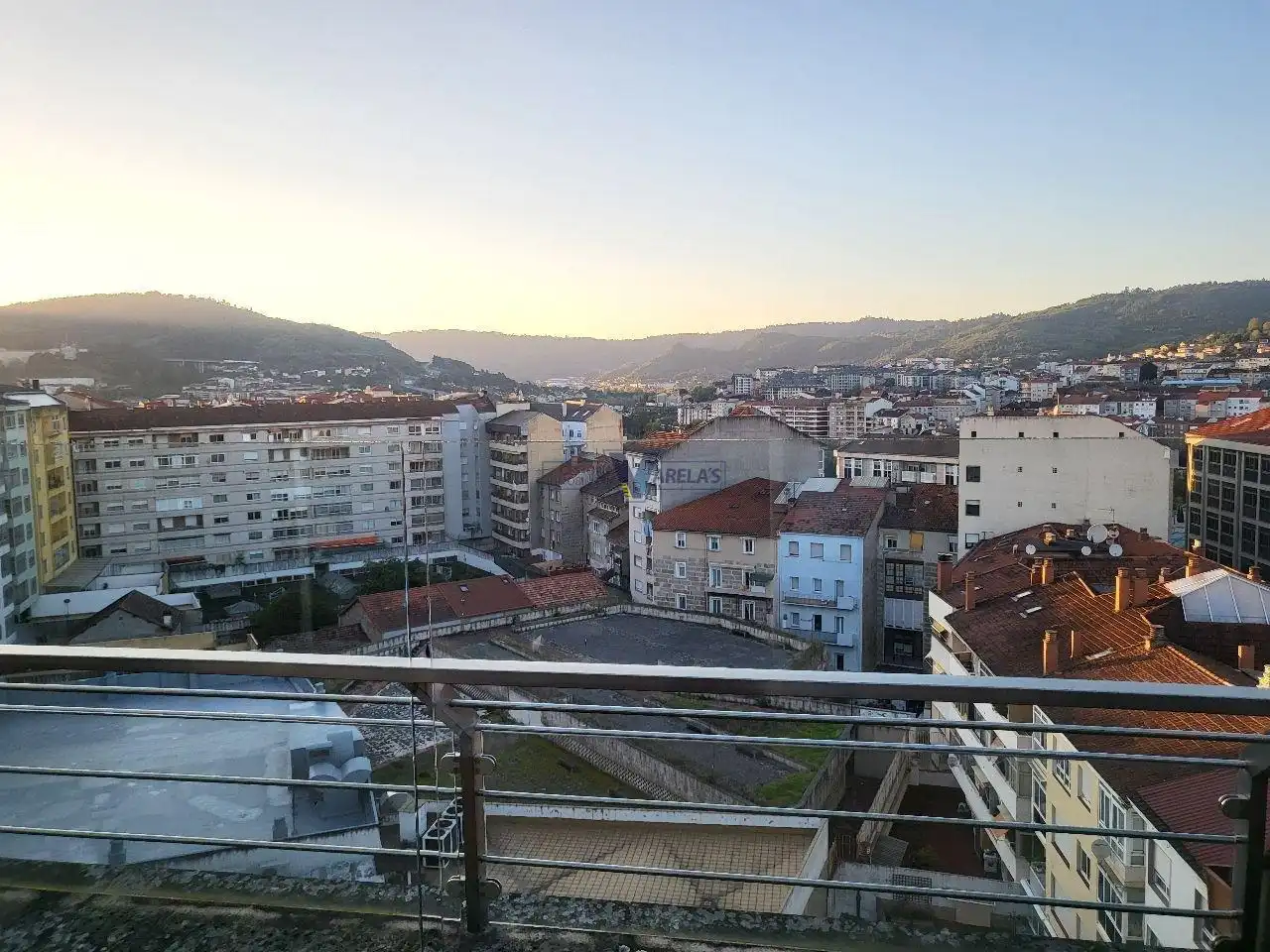 Außenansicht von Maisonette zum Verkauf in Ourense Capital  mit Heizung, Terrasse und Haustechnik