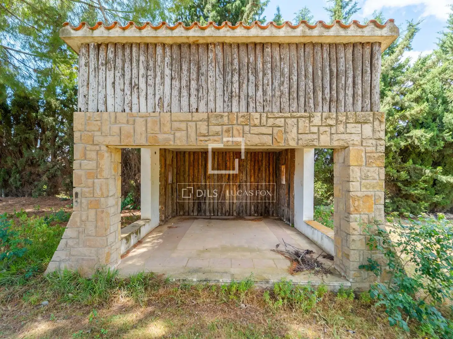 Vista exterior de Finca rústica en venda en Requena amb Calefacció, Jardí privat i Terrassa