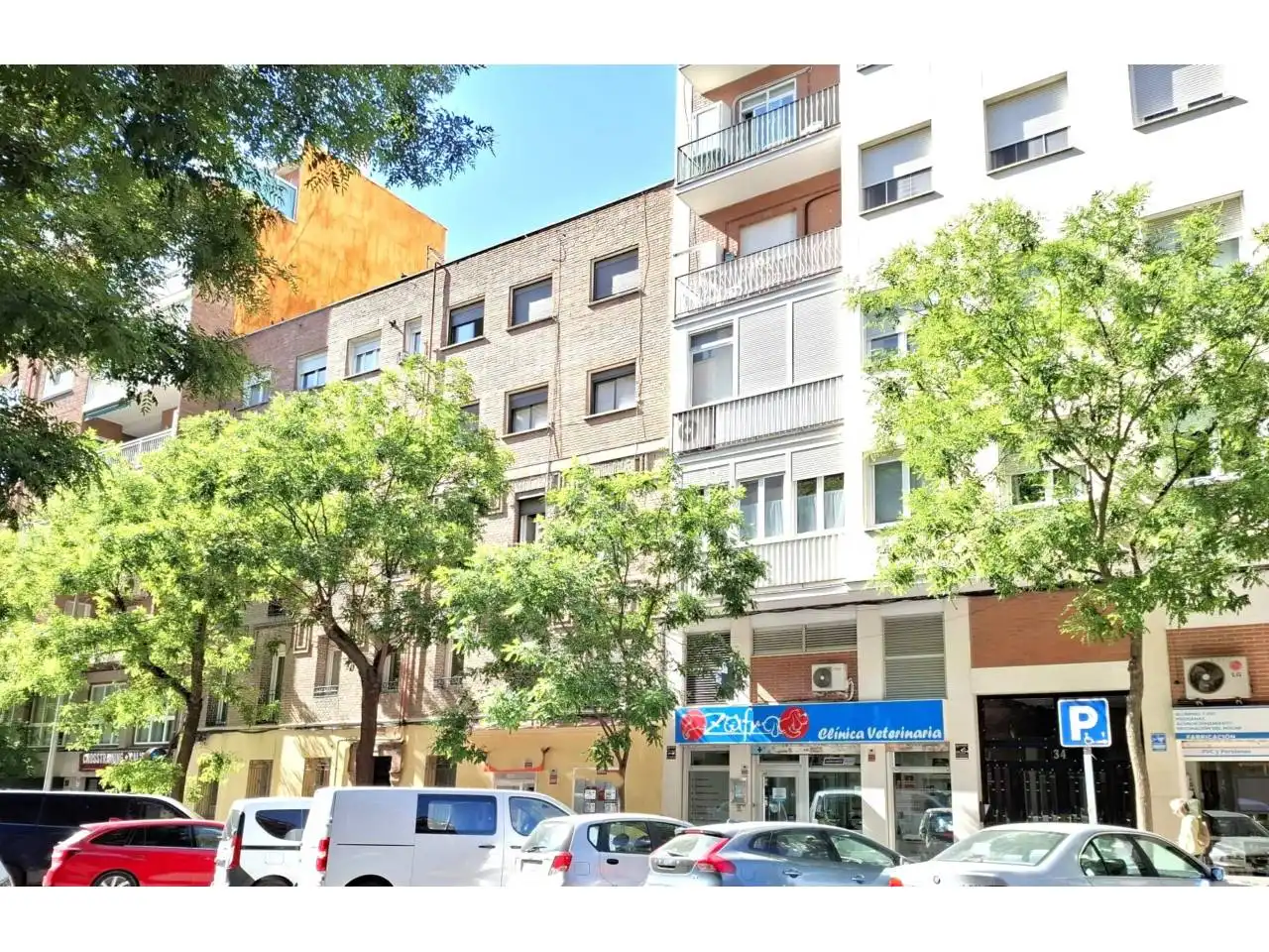 Exterior view of Commercial properties for rent in Madrid  with Air Conditioner