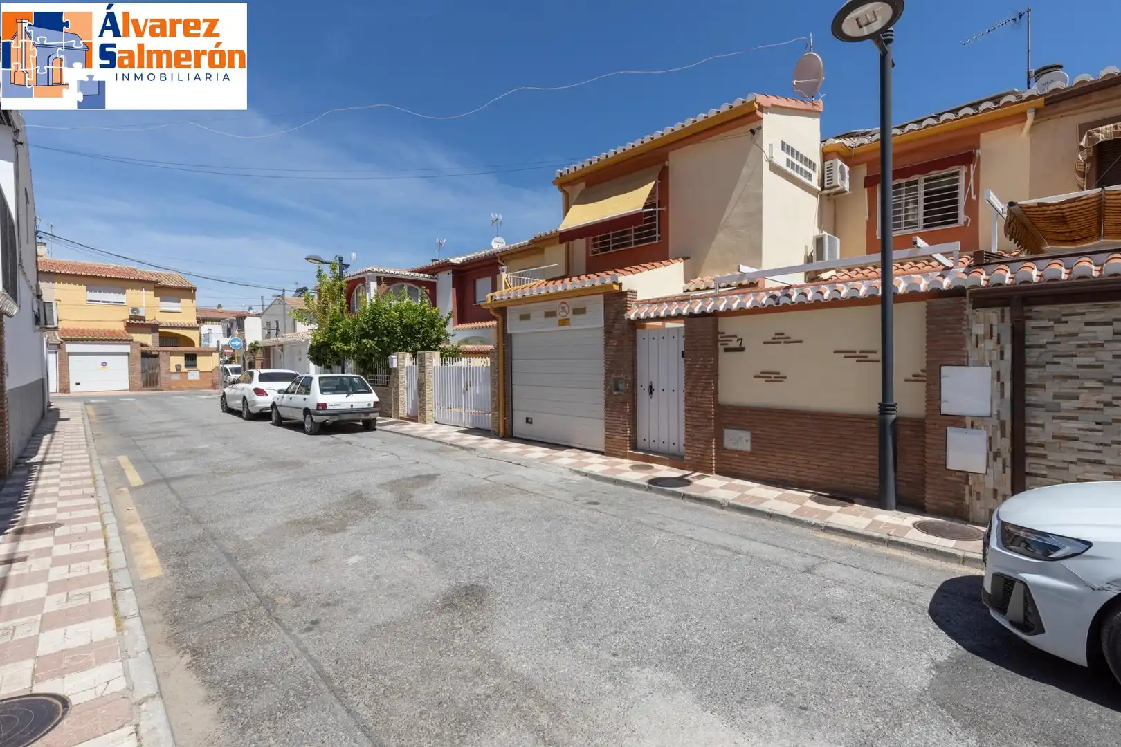 Vista exterior de Casa adosada en venda en Armilla amb Calefacció i Traster