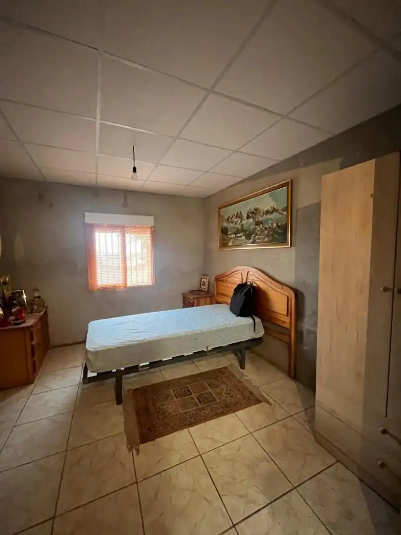 Habitación de Terreno industrial en venta en Bellvís
