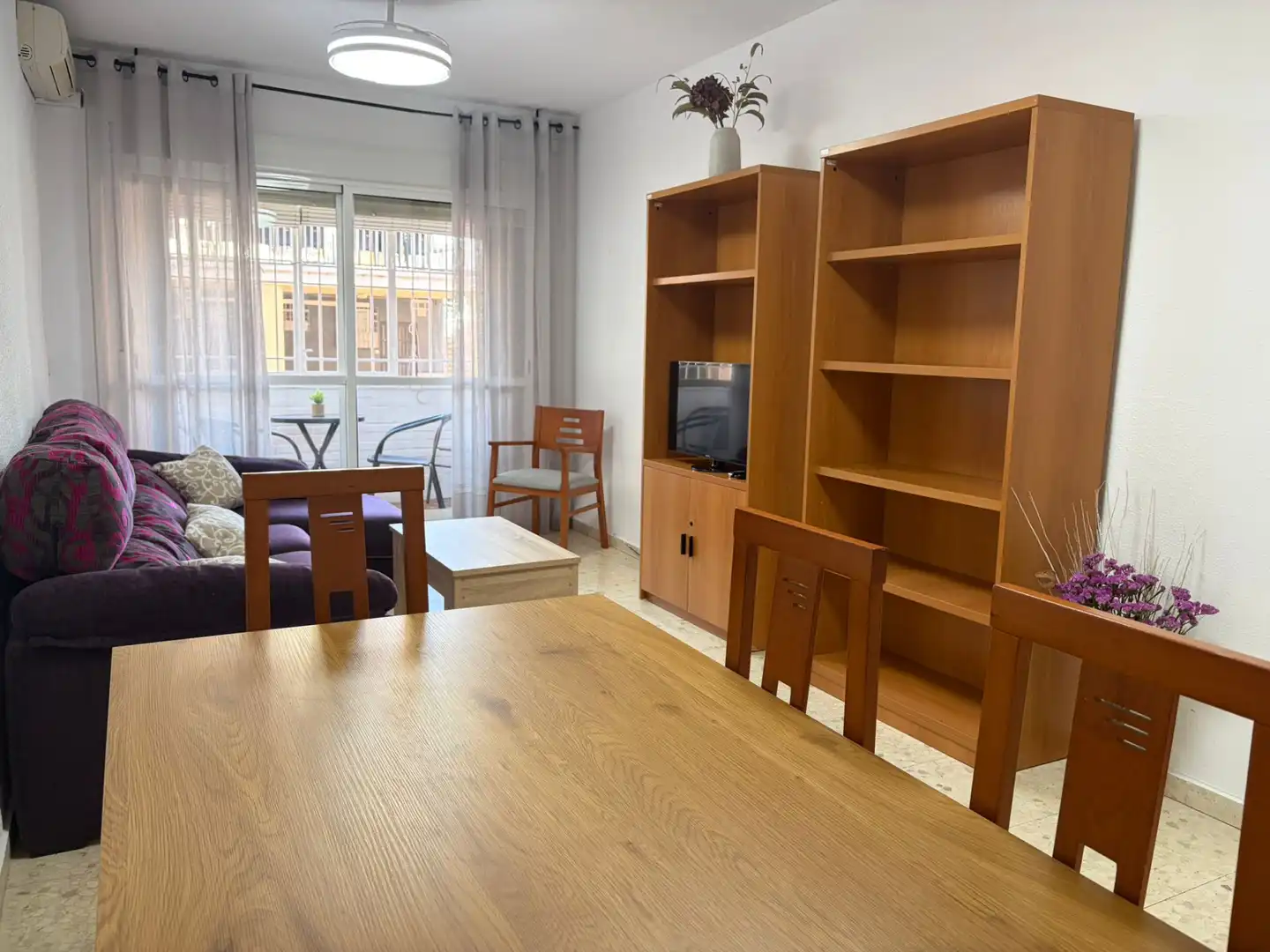 Sala d'estar de Pis de lloguer en Córdoba amb Aire condicionat, Calefacció i Jardí privat