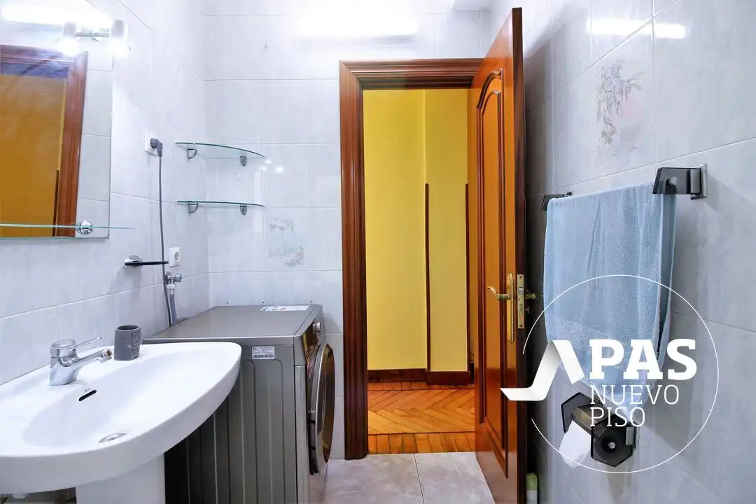 Bathroom of Flat for sale in Santander  with Heating and Furnished