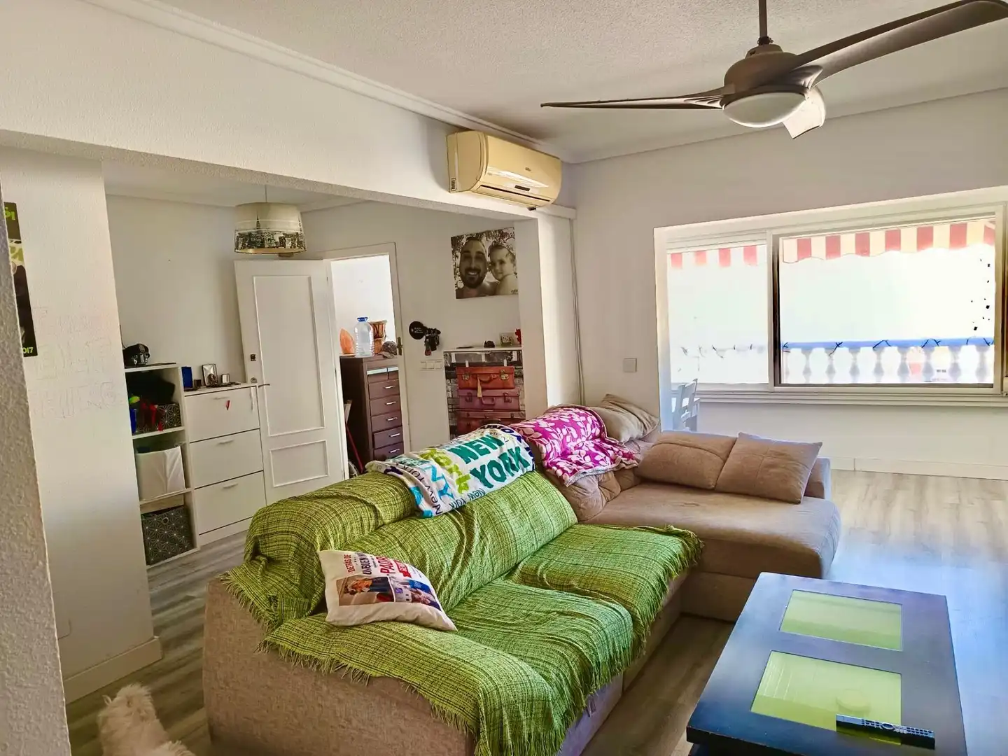 Sala d'estar de Casa adosada en venda en Santa Pola amb Jardí privat i Piscina comunitària
