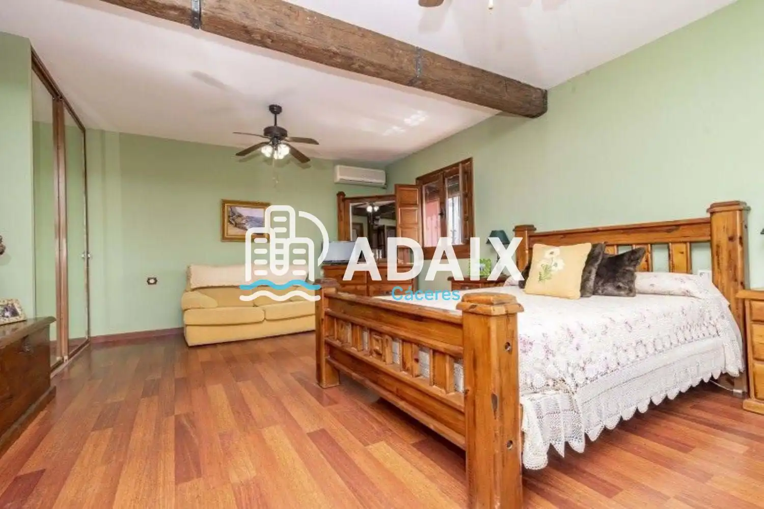 Dormitori de Casa o xalet en venda en Cáceres amb Aire condicionat i Terrassa