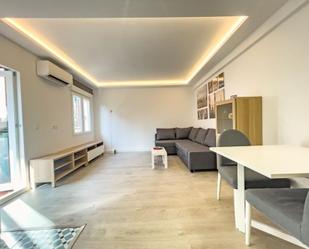 Sala d'estar de Apartament de lloguer en  Madrid Capital amb Aire condicionat, Calefacció i Terrassa