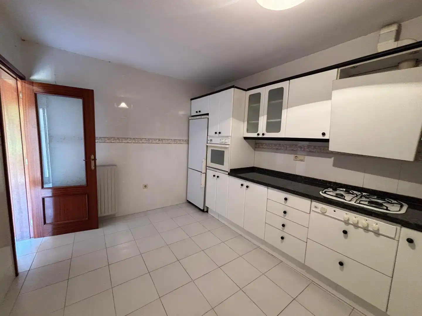 Cocina de Casa adosada en venta en Sant Esteve Sesrovires con Calefacción, Terraza y Trastero