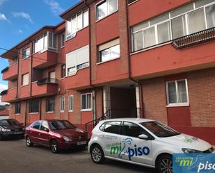 Außenansicht von Wohnung zum verkauf in Viana de Cega mit Terrasse und Balkon