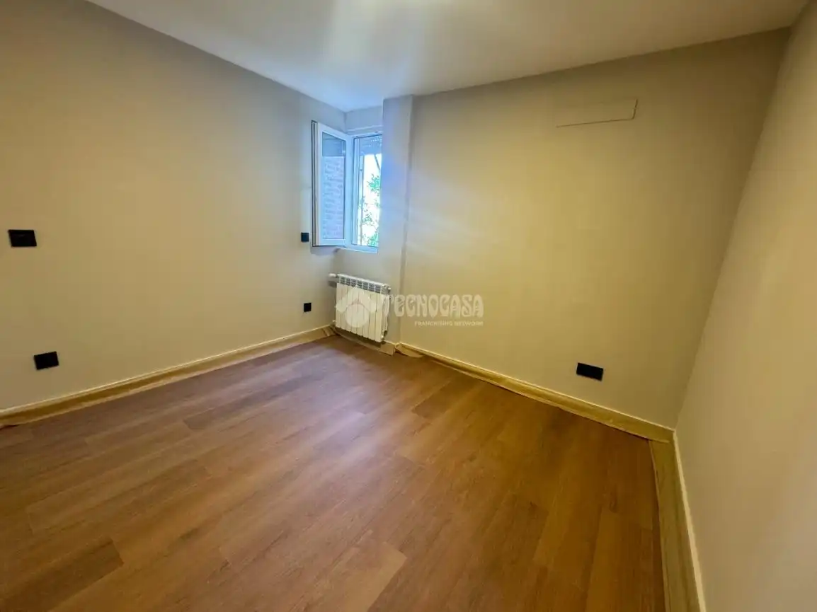 Bedroom of Flat for sale in Madrid