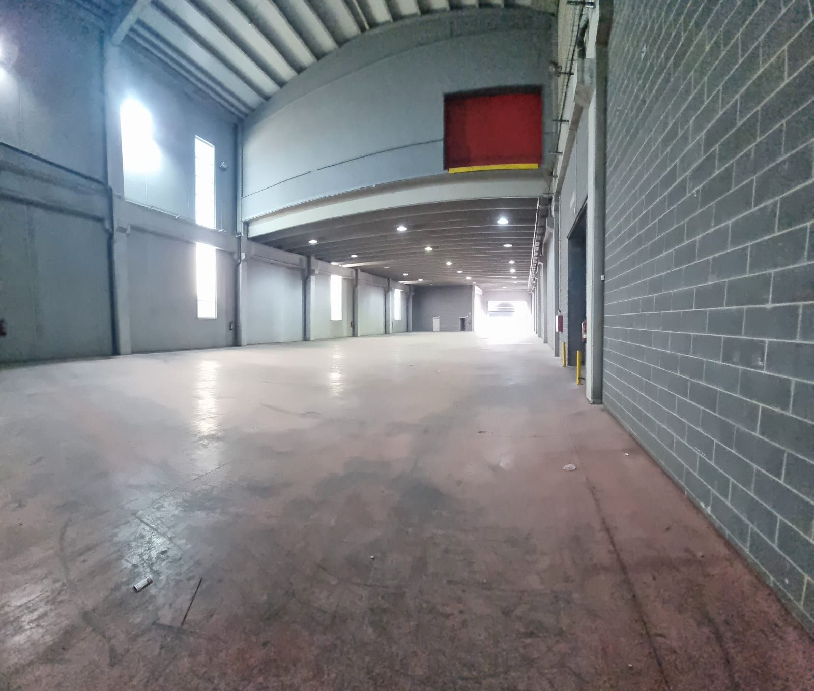 Nau industrial de lloguer a Vinyets - Molí Vell