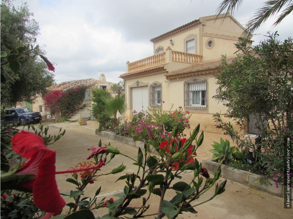 Vista exterior de Finca rústica de lloguer en Los Gallardos amb Calefacció, Terrassa i Moblat