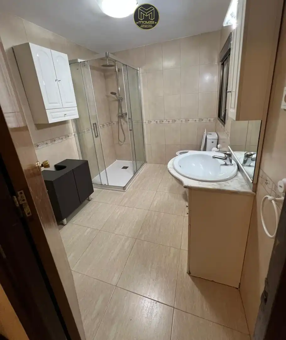 Badezimmer von Wohnung zum Verkauf in Linares mit Klimaanlage, Terrasse und Abstellraum