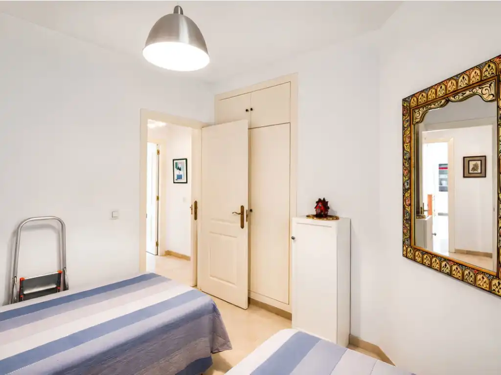 Bedroom of Flat for sale in Fuengirola  with Air Conditioner, Terrace and Swimming Pool