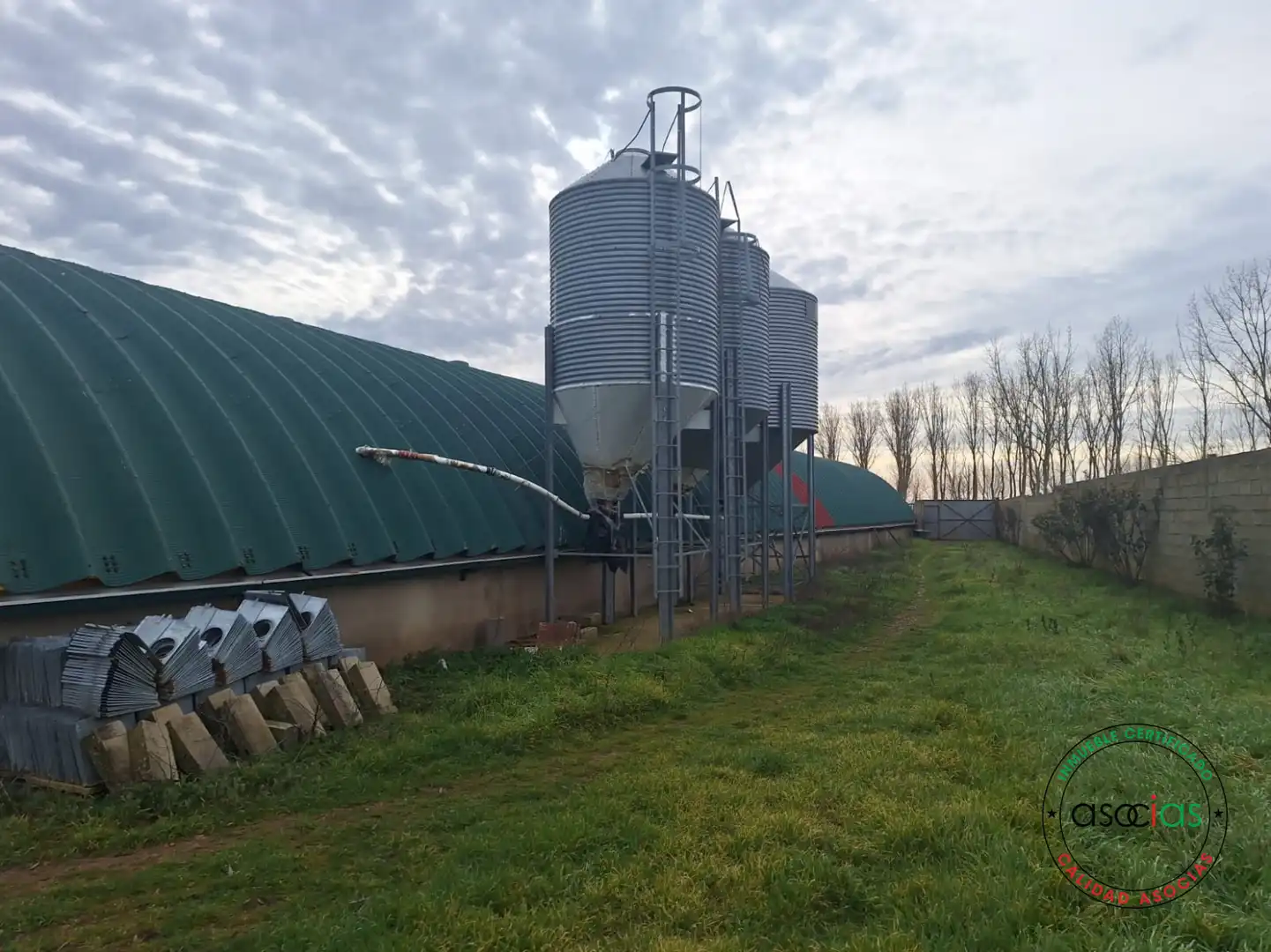 Vista exterior de Nave industrial en venta en Sahagún