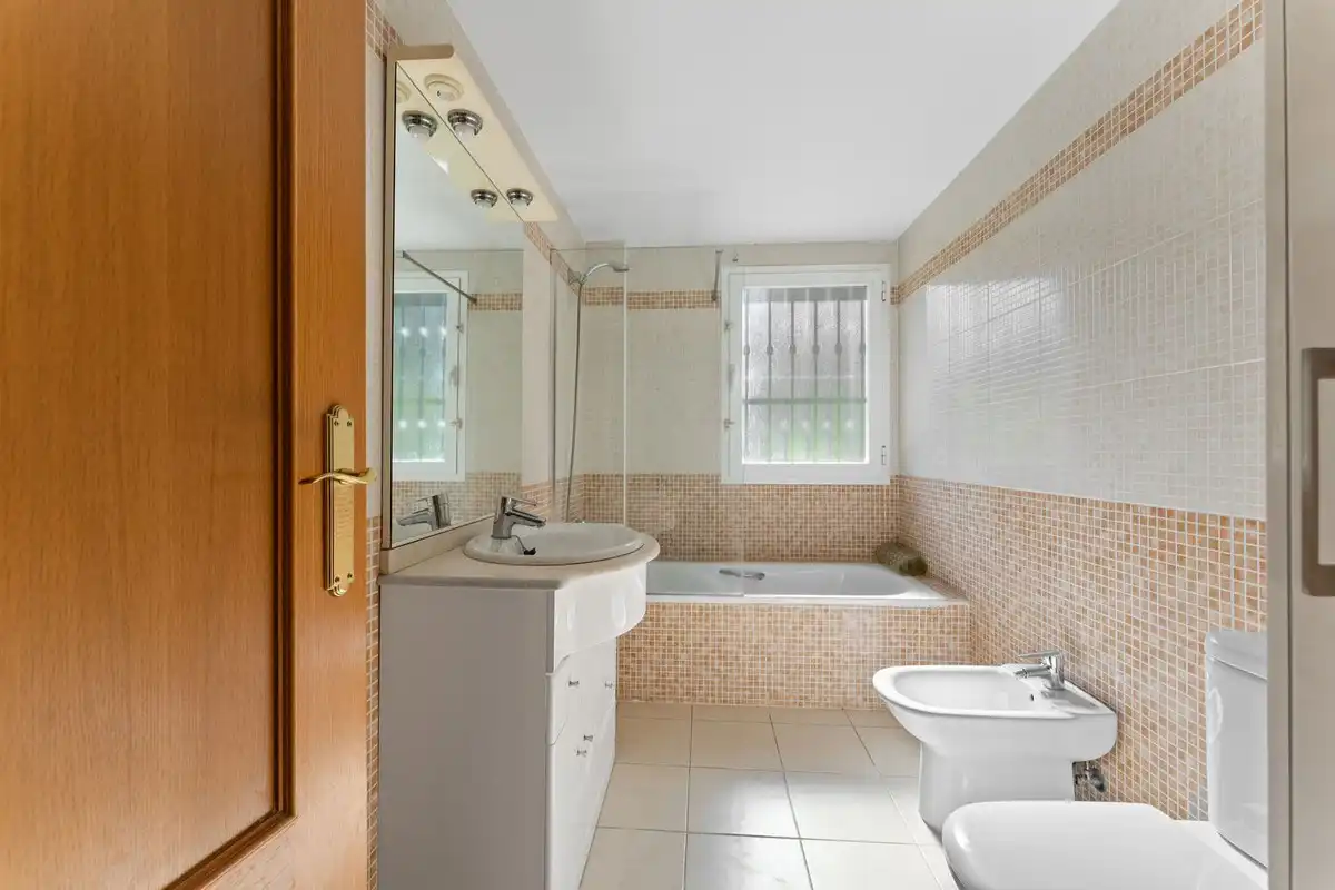 Baño de Apartamento en venta en Mijas con Aire acondicionado, Jardín privado y Terraza
