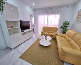 Sala d'estar de Apartament de lloguer en Torrevieja amb Aire condicionat i Terrassa