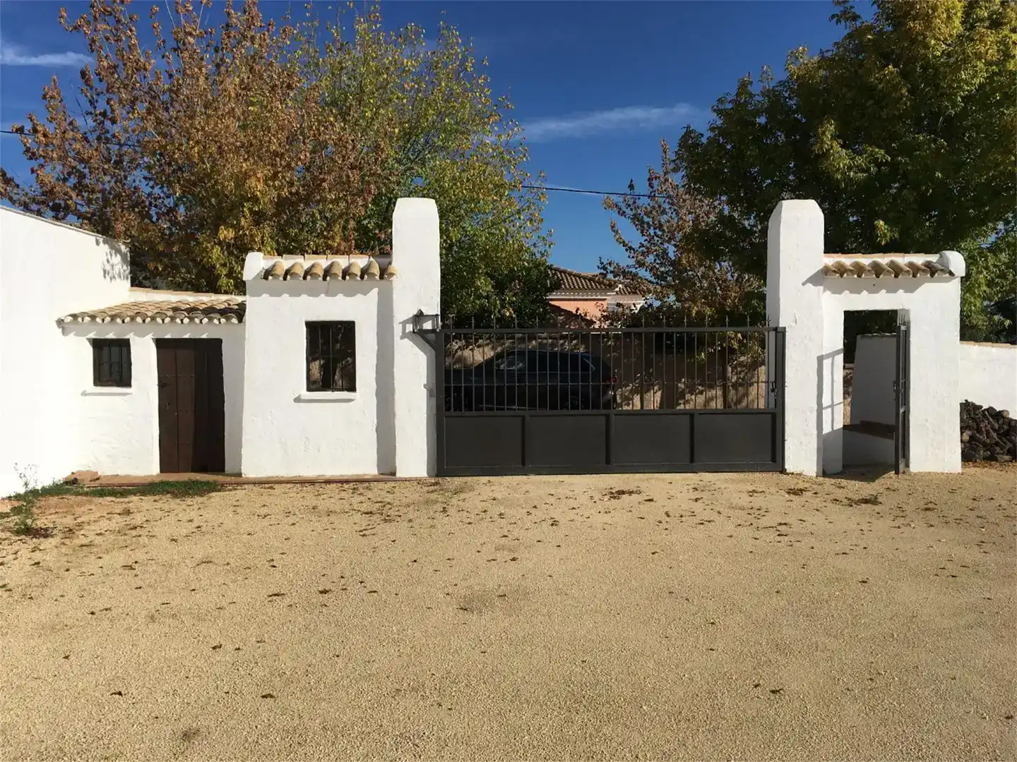 Vista exterior de Casa adosada de lloguer en Lucena amb Aire condicionat, Jardí privat i Traster