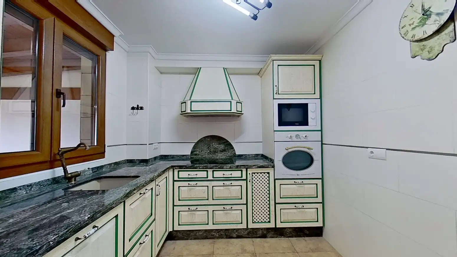 Cocina de Casa o chalet en venta en Santillana del Mar con Calefacción, Jardín privado y Parquet