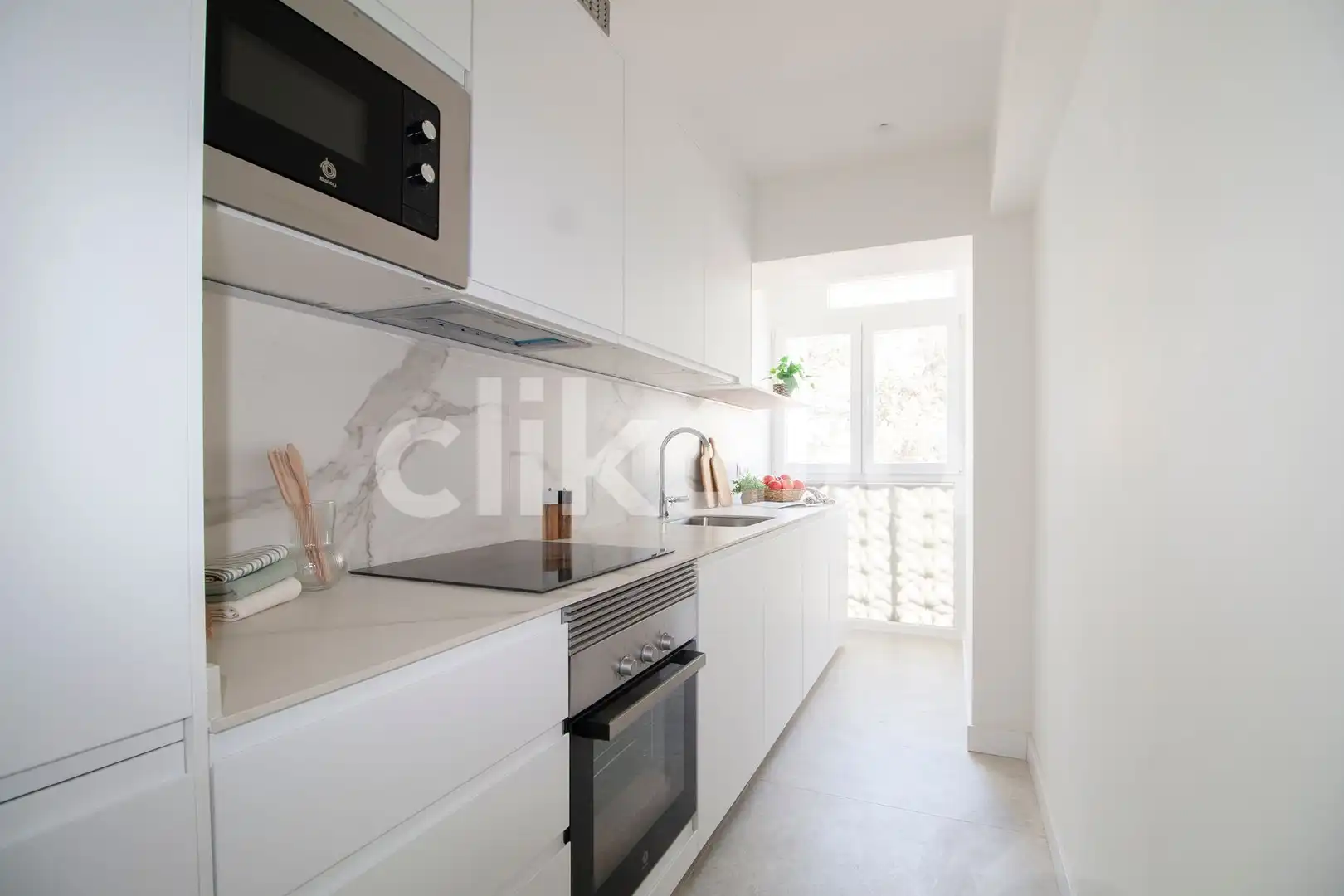 Küche von Wohnung zum Verkauf in Torremolinos mit Klimaanlage, Privatgarten und Terrasse