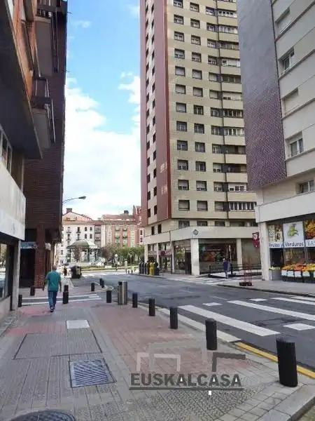 Vista exterior de Garatge en venda en Bilbao 