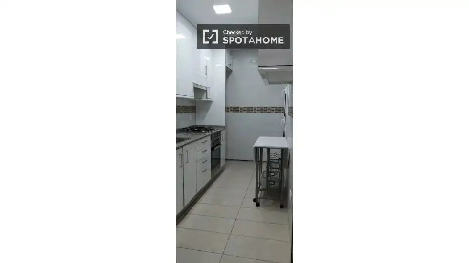Cocina de Piso para compartir en Barcelona con Aire acondicionado, Calefacción y Amueblado