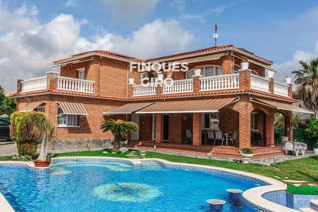 Casa-chalet en Venta en ACUARI en Roda de Berà
