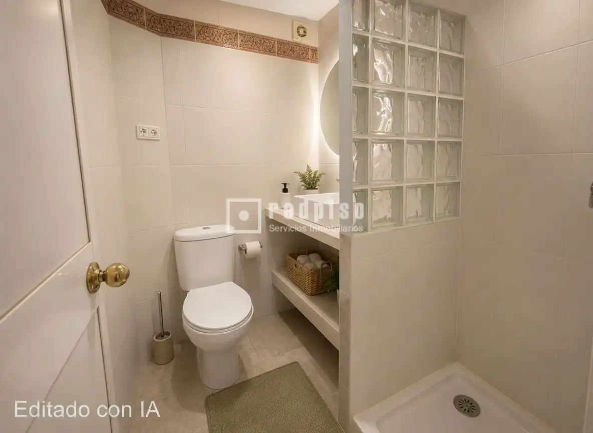 Badezimmer von Wohnung zum Verkauf in Rincón de la Victoria mit Privatgarten und Schwimmbad