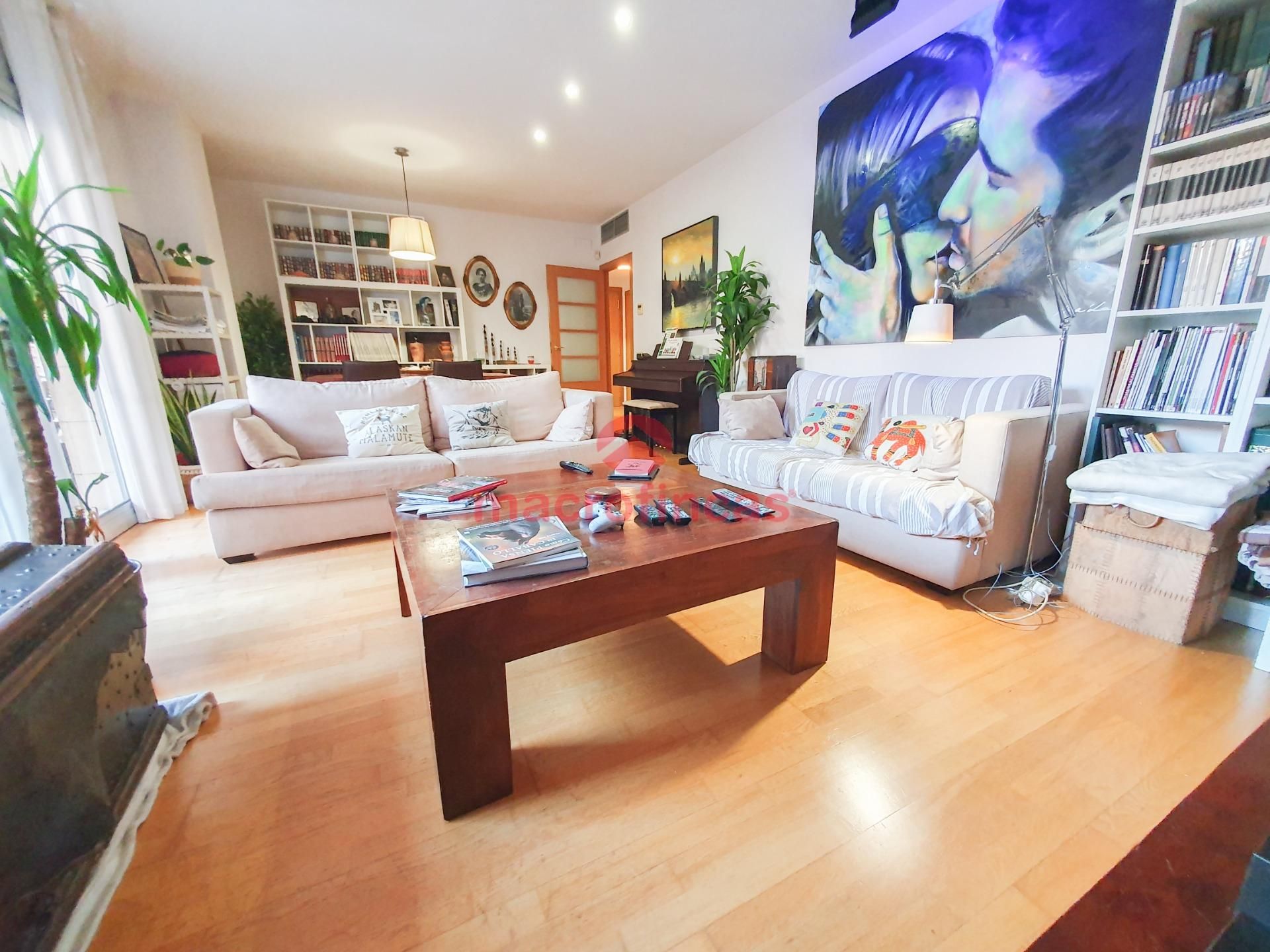 Living room of Flat for sale in  Barcelona Capital  with Air Conditioner, Heating and Private garden
