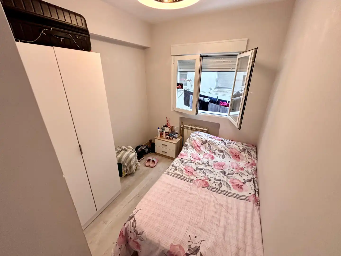 Habitación de Piso en venta en Alicante / Alacant con Aire acondicionado, Terraza y Amueblado