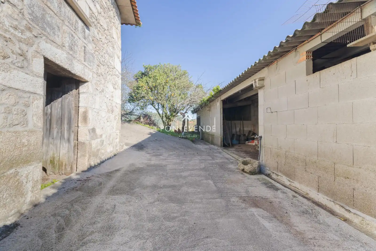 Exterior view of Houses for sale in Vilanova de Arousa  with Heating, Terrace and Swimming Pool