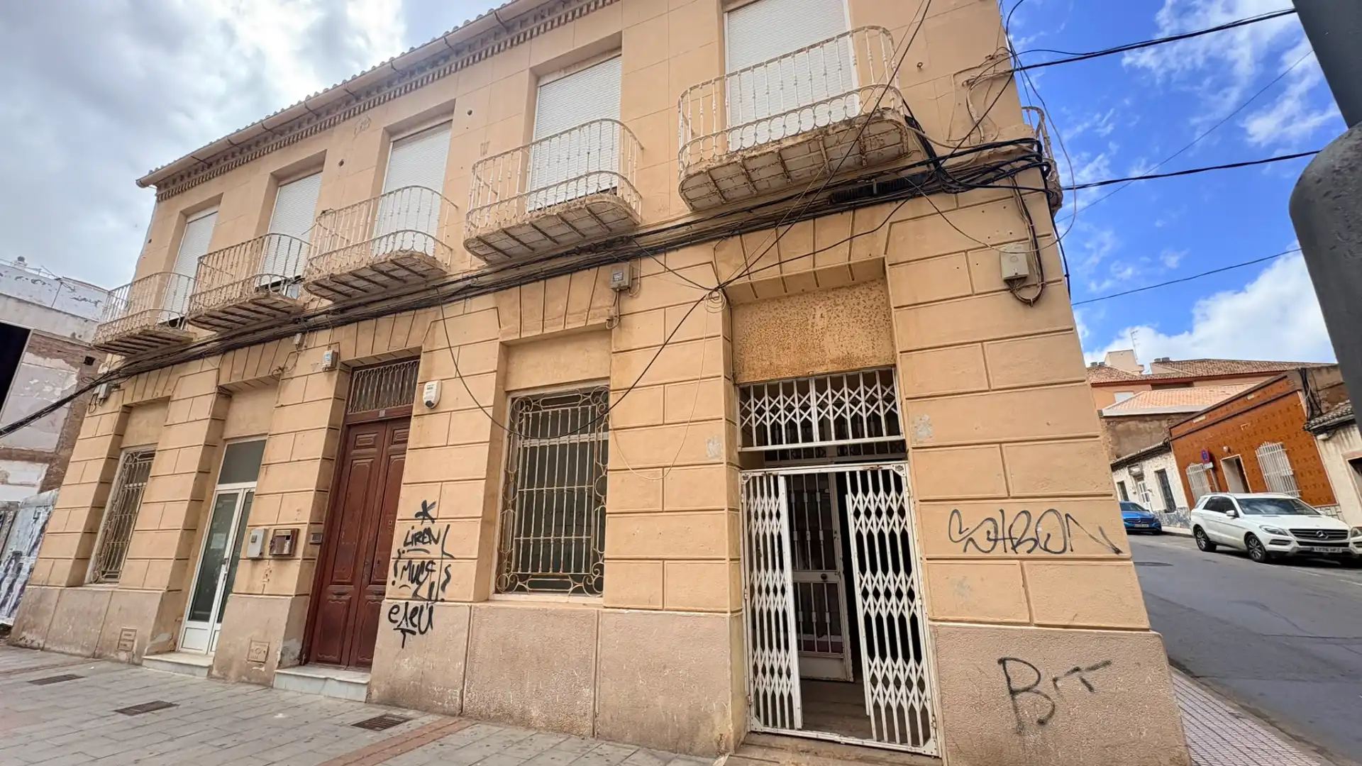 Vista exterior de Edifici en venda en La Unión