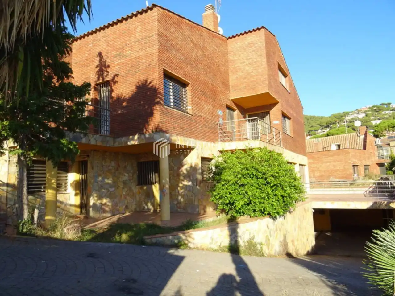 Vista exterior de Casa o xalet en venda en Premià de Dalt amb Calefacció, Jardí privat i Terrassa
