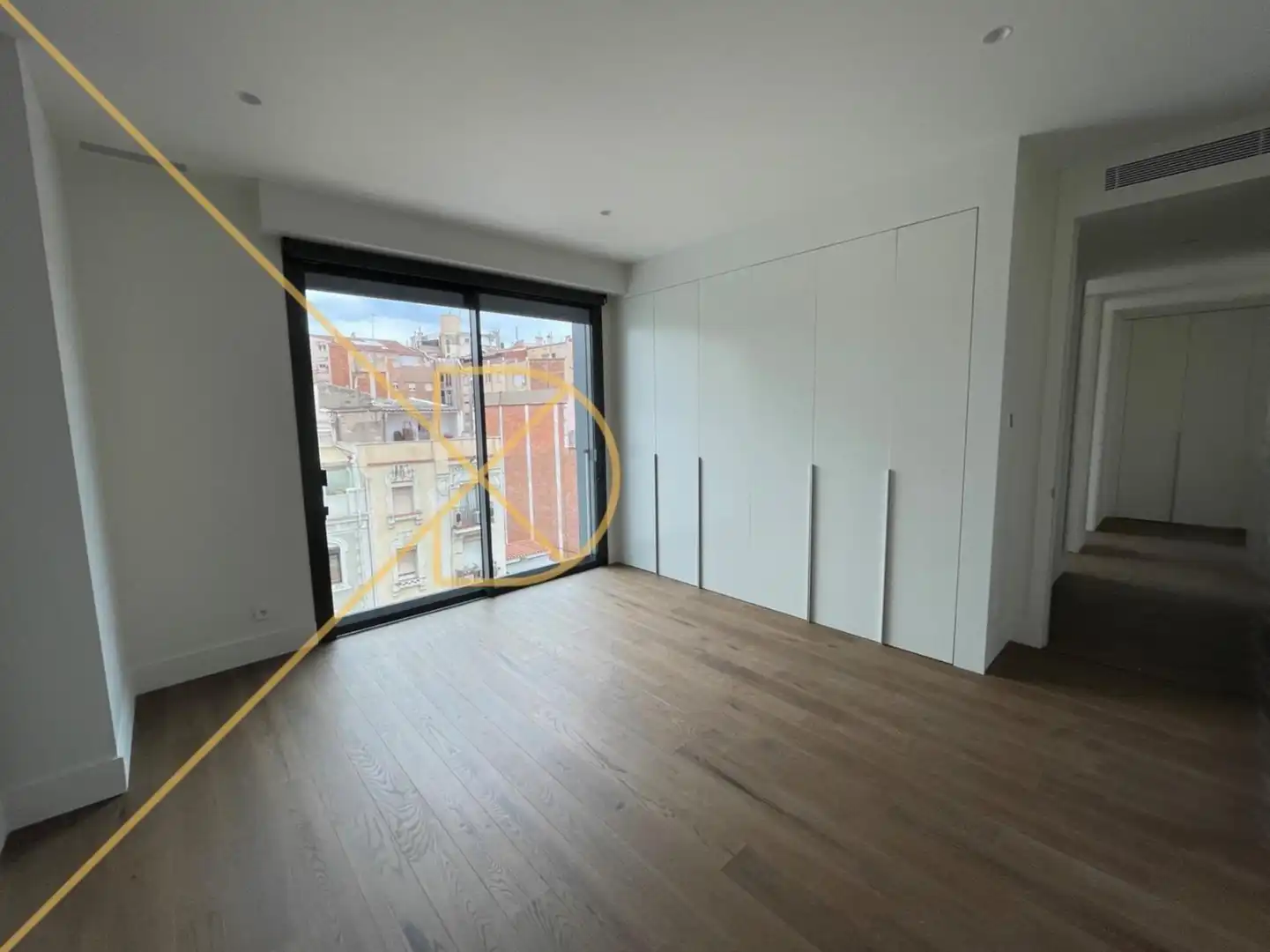 Schlafzimmer von Wohnung zum Verkauf in Barcelona mit Klimaanlage, Heizung und Parkett