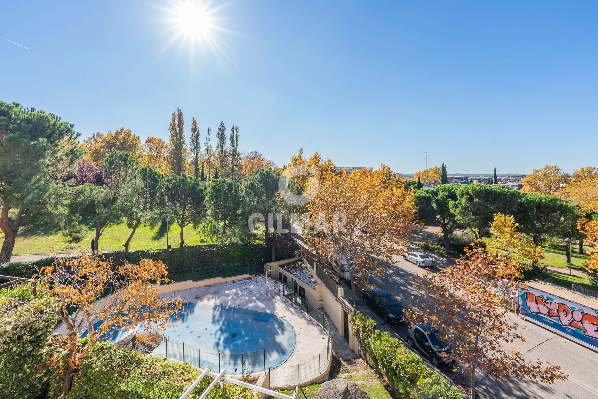 Jardín de Casa adosada en venta en  Madrid Capital con Calefacción, Jardín privado y Piscina