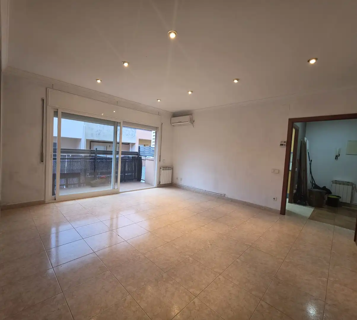 Sala d'estar de Pis en venda en Llinars del Vallès amb Aire condicionat, Calefacció i Traster