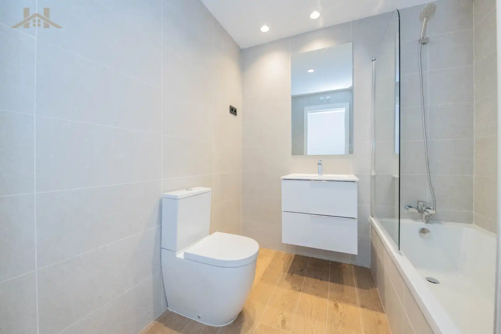 Badezimmer von Wohnung zum Verkauf in Tres Cantos mit Klimaanlage, Heizung und Terrasse