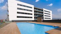 Swimming pool of Flat for sale in Badalona  with Air Conditioner, Heating and Parquet flooring