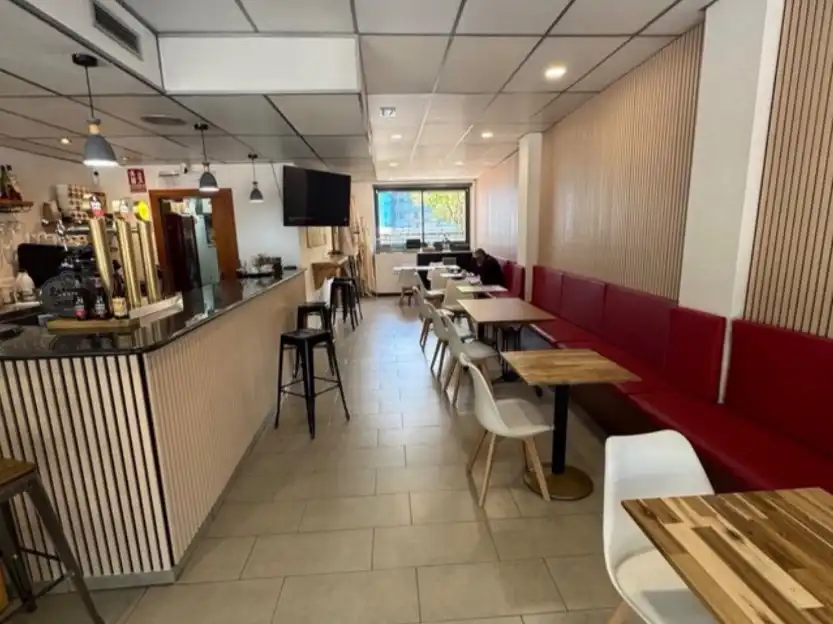 Locale commerciale in cessione a Calle la rutlla 147-155, imagen 2
