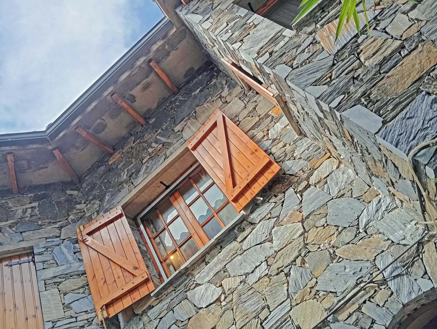 Außenansicht von Einfamilien-Reihenhaus zum Verkauf in Montseny mit Heizung, Parkett und Terrasse