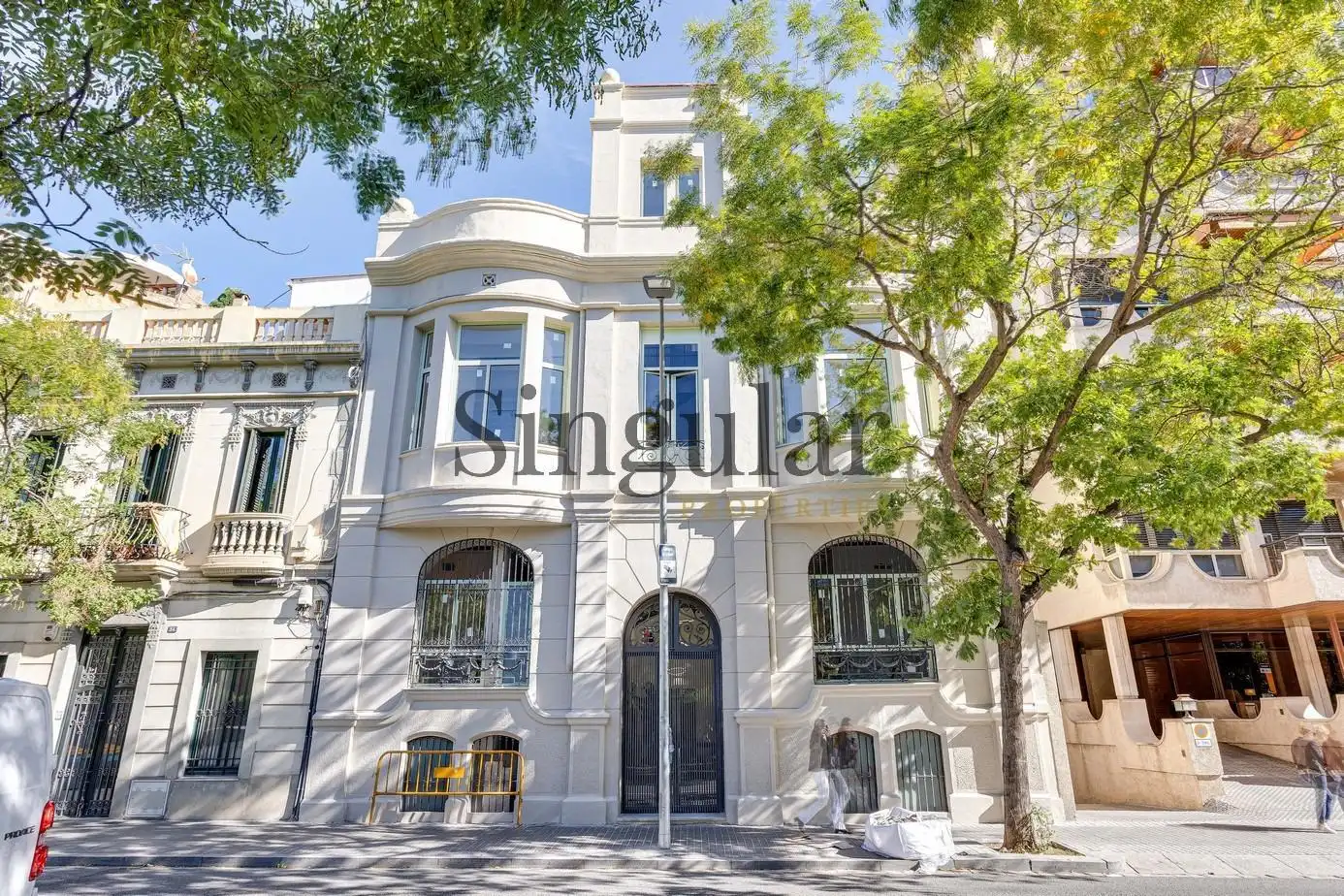 Vista exterior de Edificio en venta en Barcelona