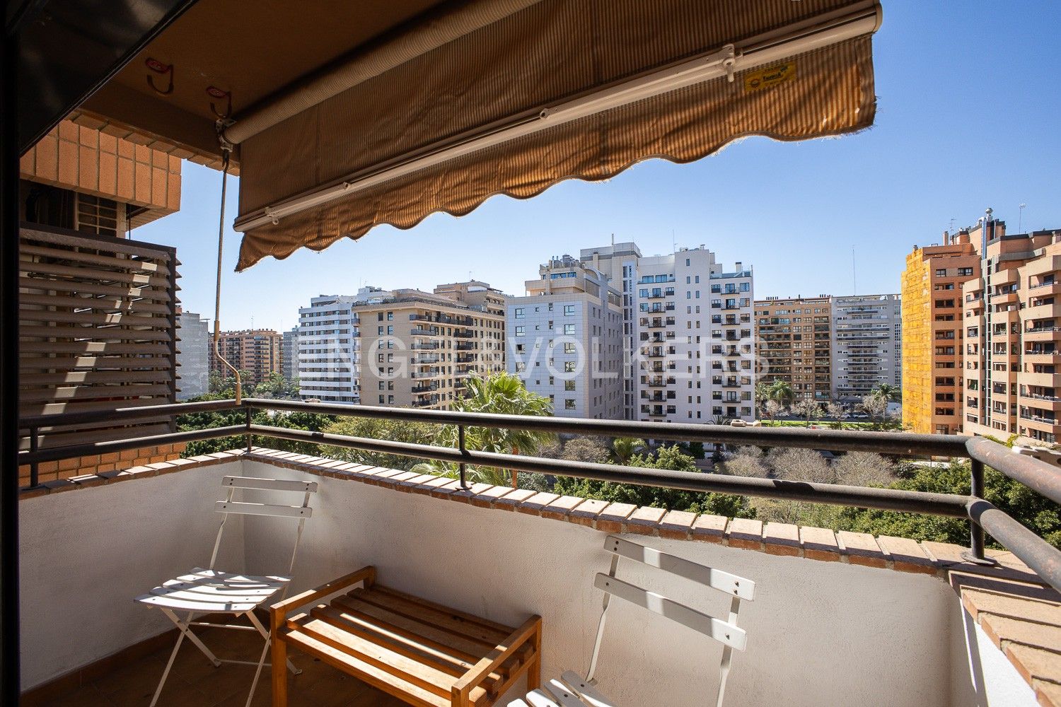 Exterior view of Apartment for sale in  Valencia Capital  with Air Conditioner, Heating and Private garden