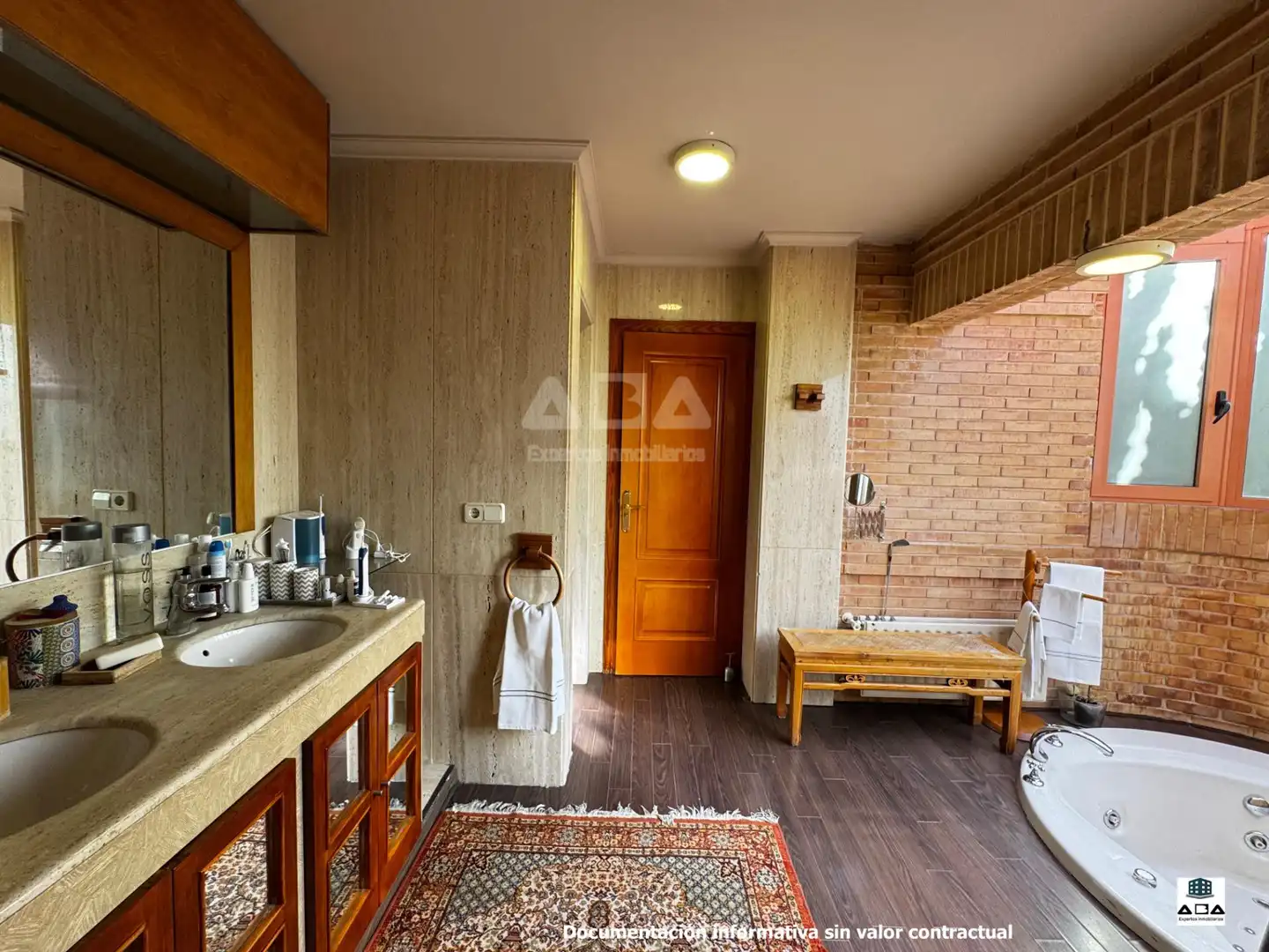 Bany de Casa o xalet en venda en Alicante / Alacant amb Calefacció, Jardí privat i Terrassa