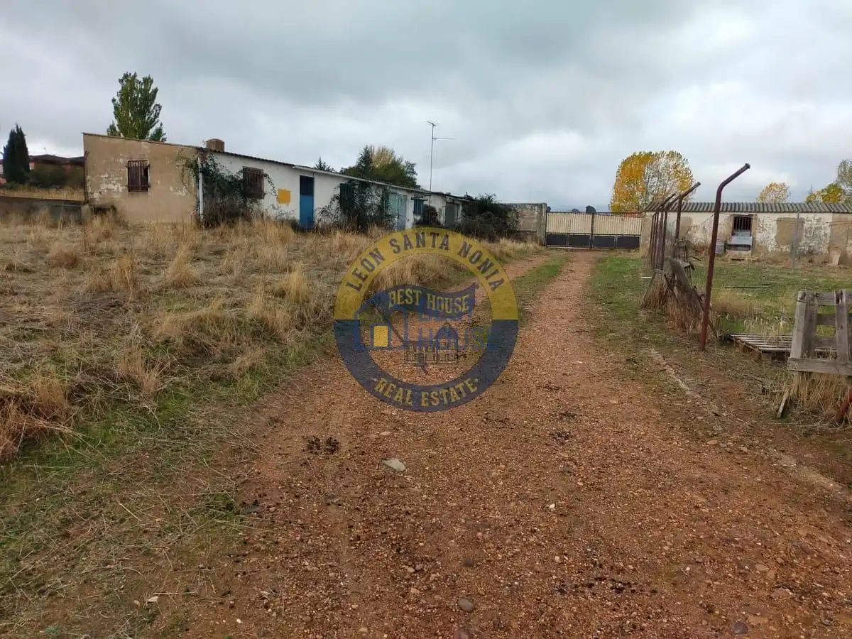 Nau industrial en venda a Valverde de la Virgen, imagen 15