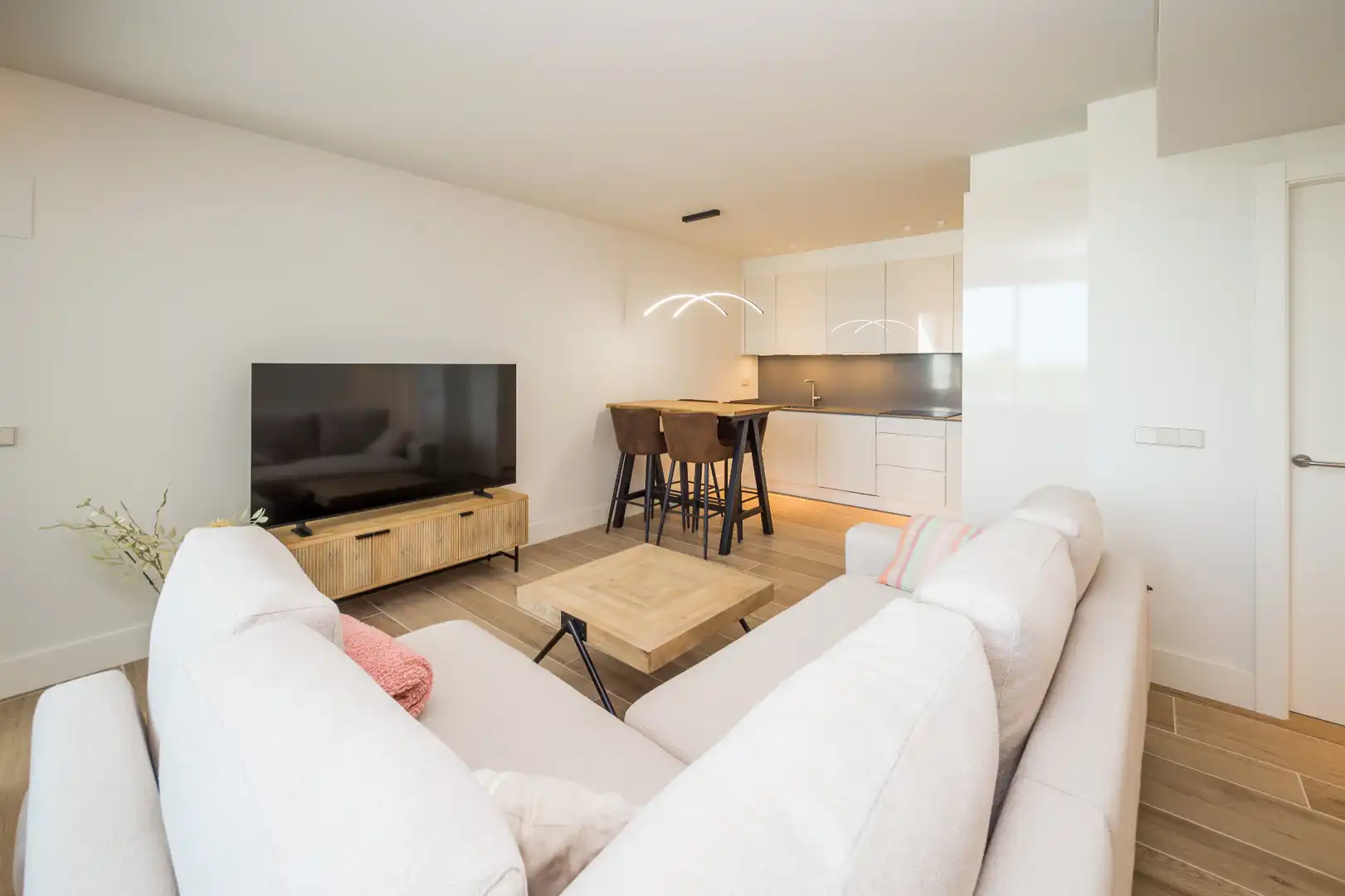 Sala de estar de Apartamento en venta en Castell d'Aro, Platja d'Aro i s'Agaró con Aire acondicionado, Terraza y Amueblado