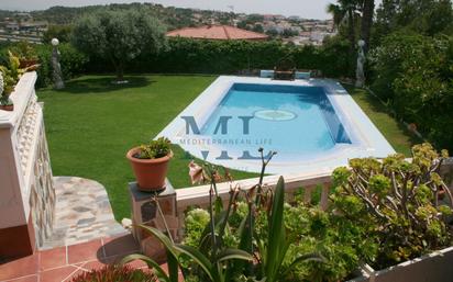 Piscina de Casa o xalet en venda en Cubelles